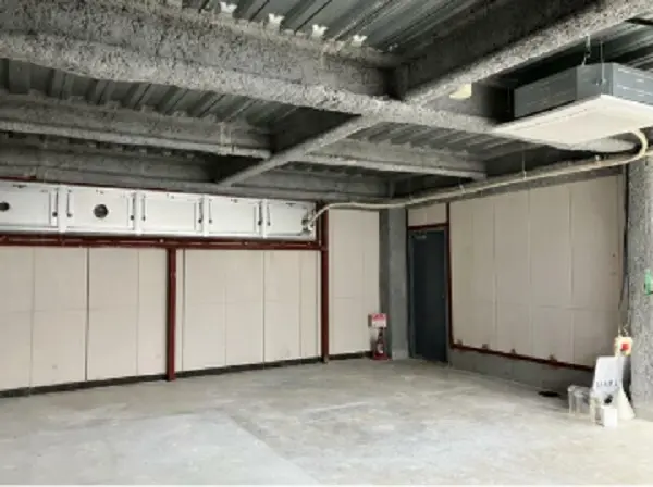 貸店舗(スケルトン)の内装