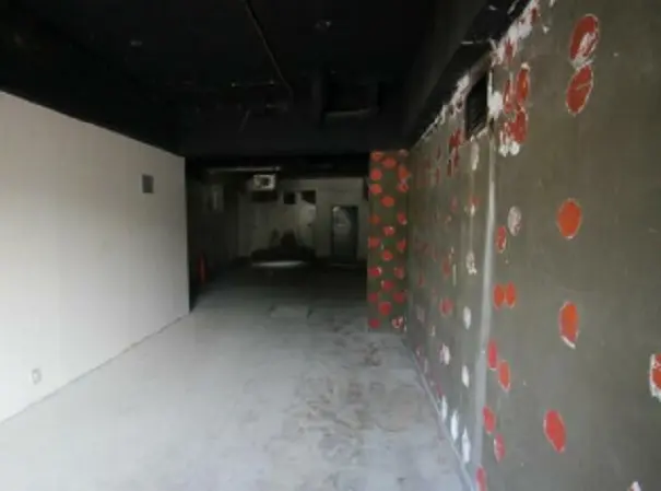 穴守稲荷のスケルトン店舗物件の内装