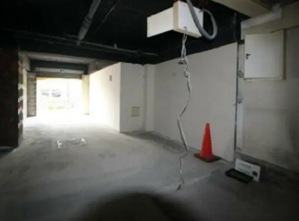 穴守稲荷のスケルトン店舗物件の内装