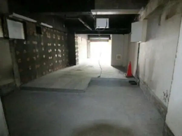 穴守稲荷のスケルトン店舗物件の内装