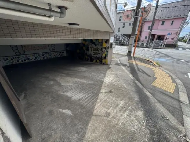 砂川七番の事務所仕様物件のエントランス