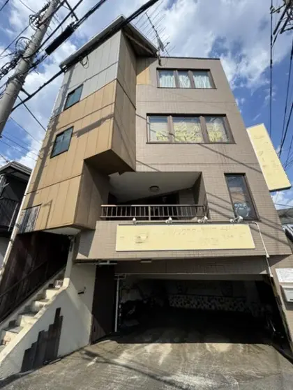 砂川七番の事務所仕様店舗物件の外観