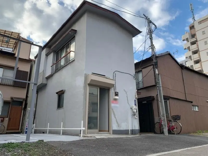 荒川区役所前のスケルトン物件の外観