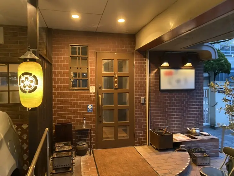 西新井の居抜き店舗のエントランス