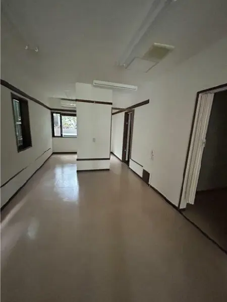 鶴見市場の事務所仕様店舗物件の内装