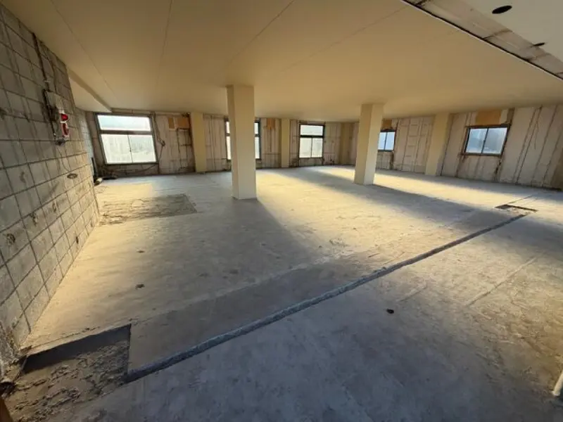 貸店舗(スケルトン)の内装