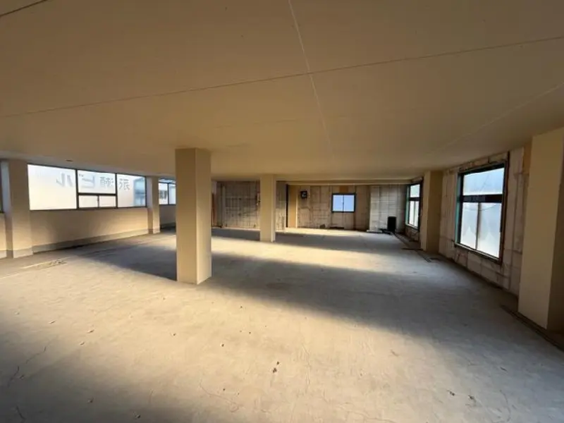 貸店舗(スケルトン)の内装