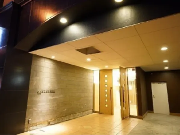 大鳥居の事務所仕様店舗物件の入口