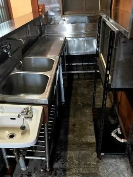 北大宮の居抜き店舗の厨房