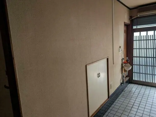 北大宮のカフェ・喫茶店居抜きのエントランス