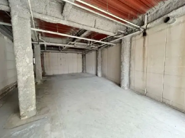 平間のスケルトン物件の内装