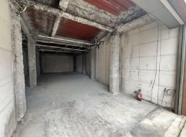 平間のスケルトン店舗物件の内装