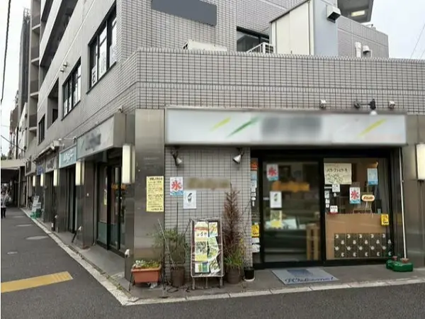 パン屋の居抜き物件のエントランス