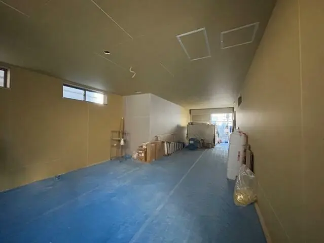 旗の台のスケルトン店舗物件の内装