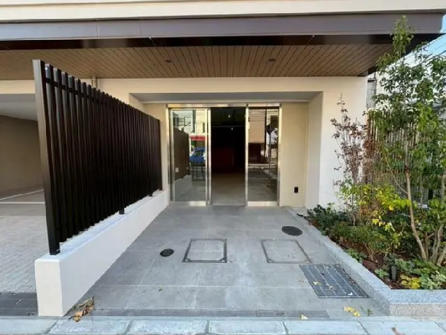 貸店舗(スケルトン)の入口