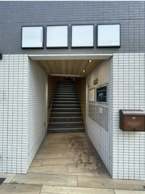 神楽坂のスケルトン店舗物件の入口