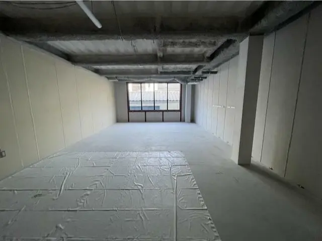 神楽坂のスケルトン物件の内装