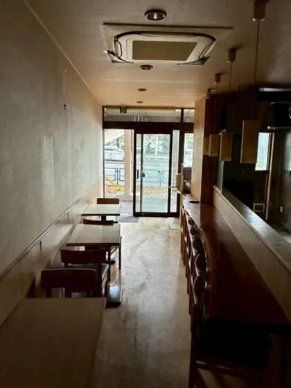 定食屋の居抜き物件の内装