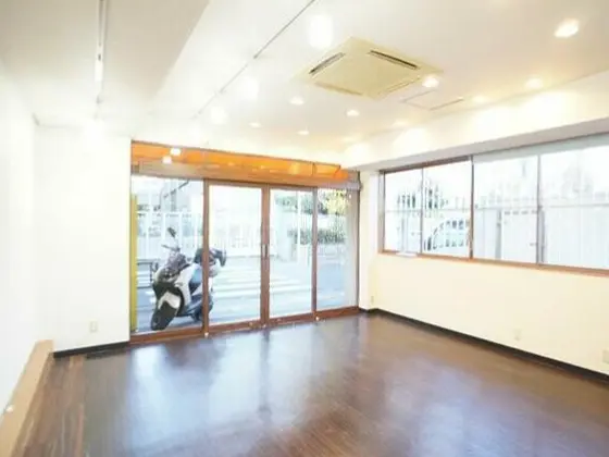 千歳烏山の事務所仕様店舗物件の内装