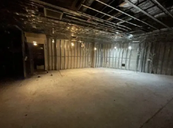 貸店舗(スケルトン)の内装