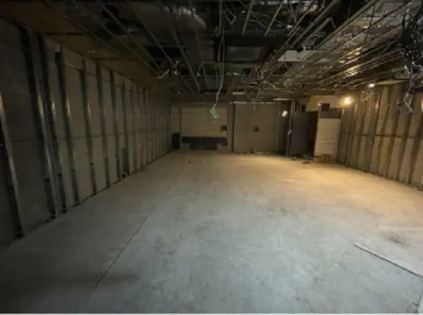 古淵のスケルトン物件の内装