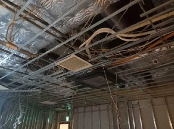 貸店舗(スケルトン)の内装