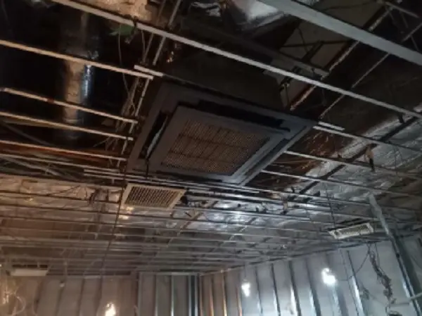 古淵のスケルトン物件の内装