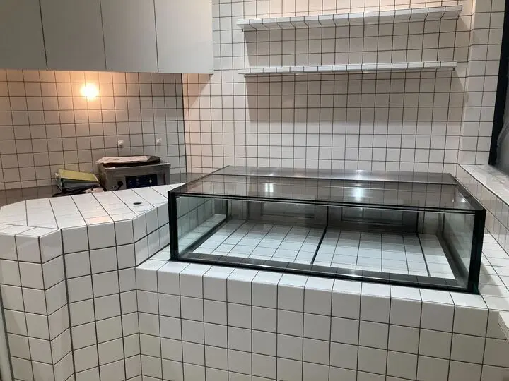 ケーキ屋の居抜き物件の内装