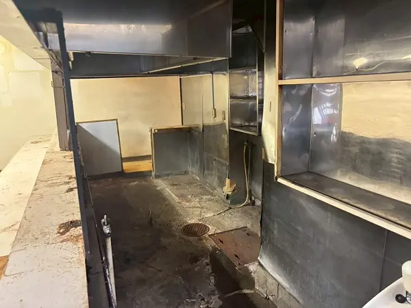 大島のラーメン居抜きの厨房