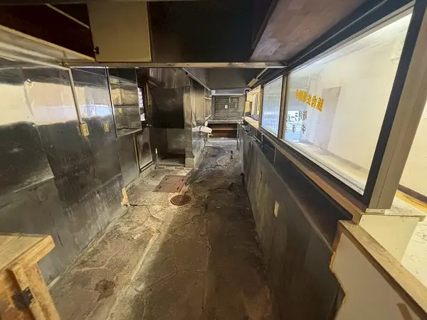 大島のラーメン居抜きの厨房