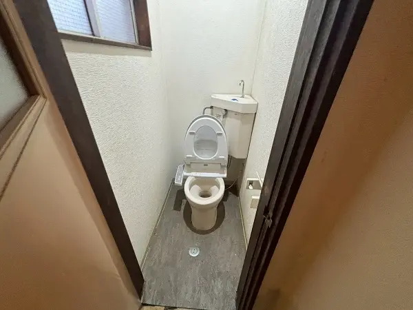 ラーメンの居抜き物件のトイレ