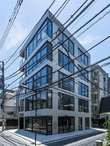 外苑前のスケルトン店舗物件の外観