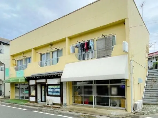 谷塚の事務所仕様店舗物件の外観