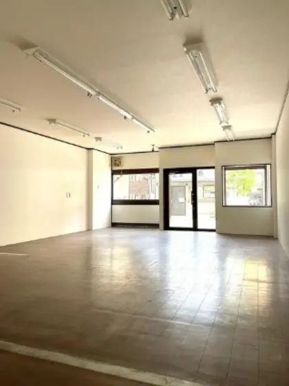 谷塚の事務所仕様店舗物件の内装