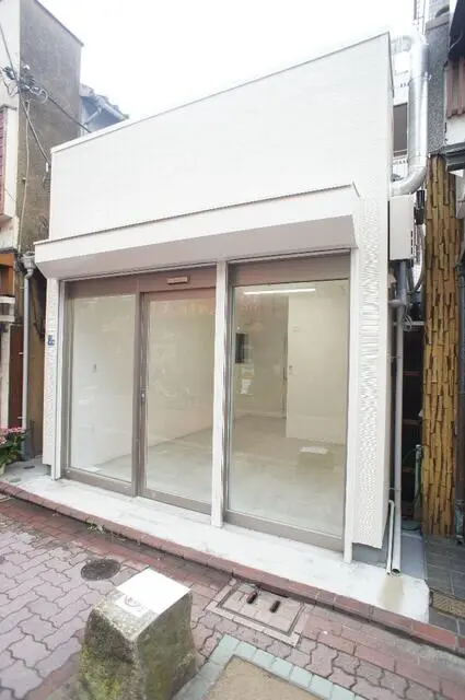 貸店舗(スケルトン)の外観