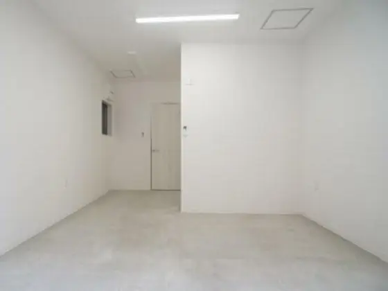 平和島のスケルトン物件の内装