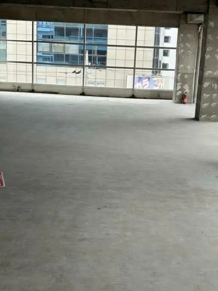 貸店舗(スケルトン)の内装