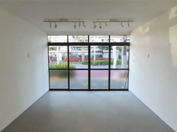 十条の事務所仕様店舗物件の内装