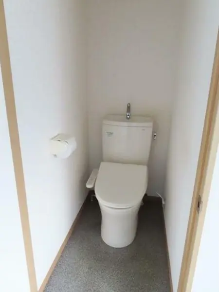 十条の事務所仕様物件のトイレ