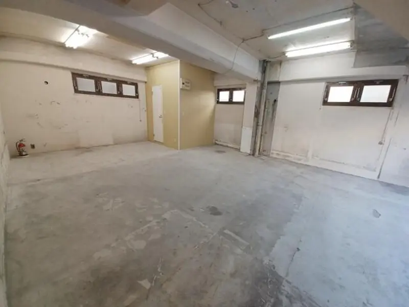 貸店舗(スケルトン)の内装