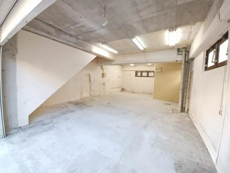 貸店舗(スケルトン)の内装