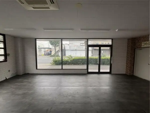 柴崎体育館の事務所仕様物件の内装