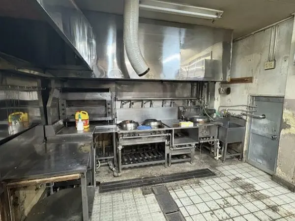 定食屋の居抜き物件の厨房