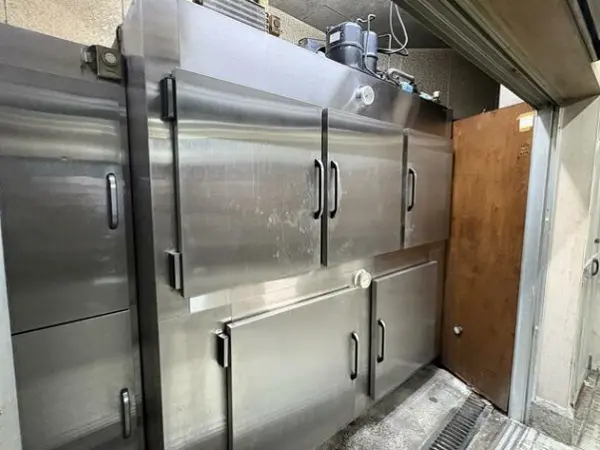 定食屋の居抜き物件の厨房