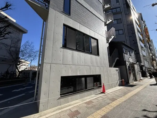 大山のスケルトン店舗物件の外観