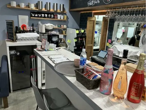 国立の居抜き店舗のカウンター