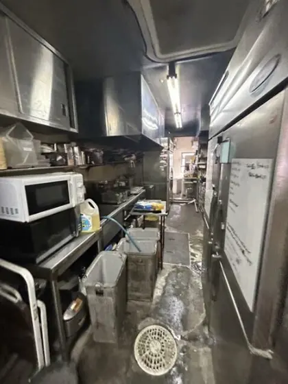 居酒屋の居抜き物件の厨房