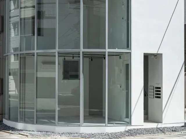 淡路町のスケルトン物件のエントランス