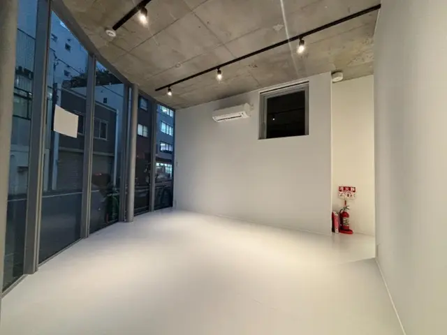 淡路町のスケルトン物件の内装