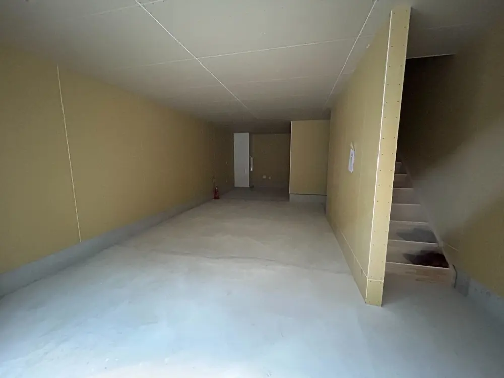 神田のスケルトン物件の内装